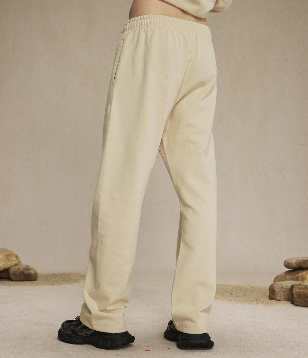 LOOSE CREAM SWEATPANTS